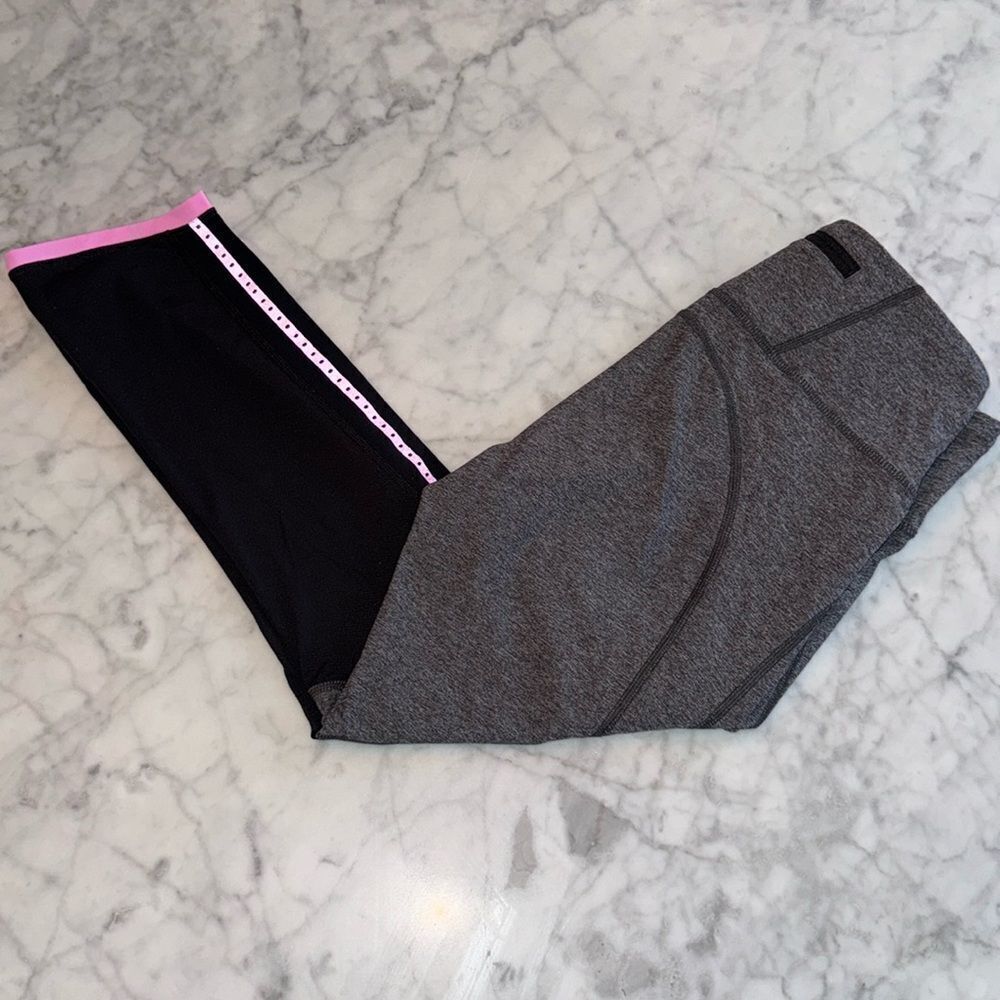 LULULEMON CROP LEGGINGS 6